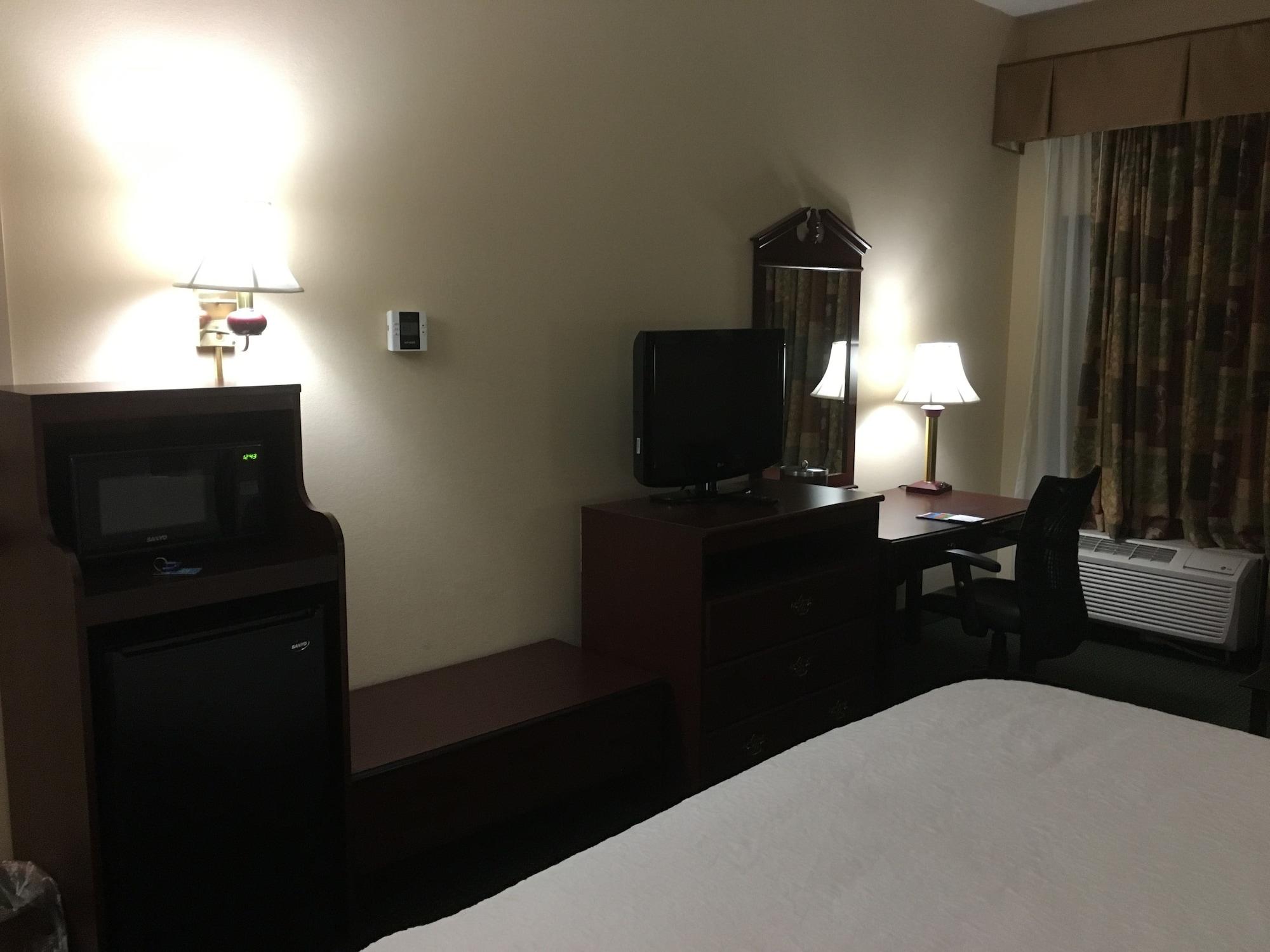 Hampton Inn Bedford Exterior photo