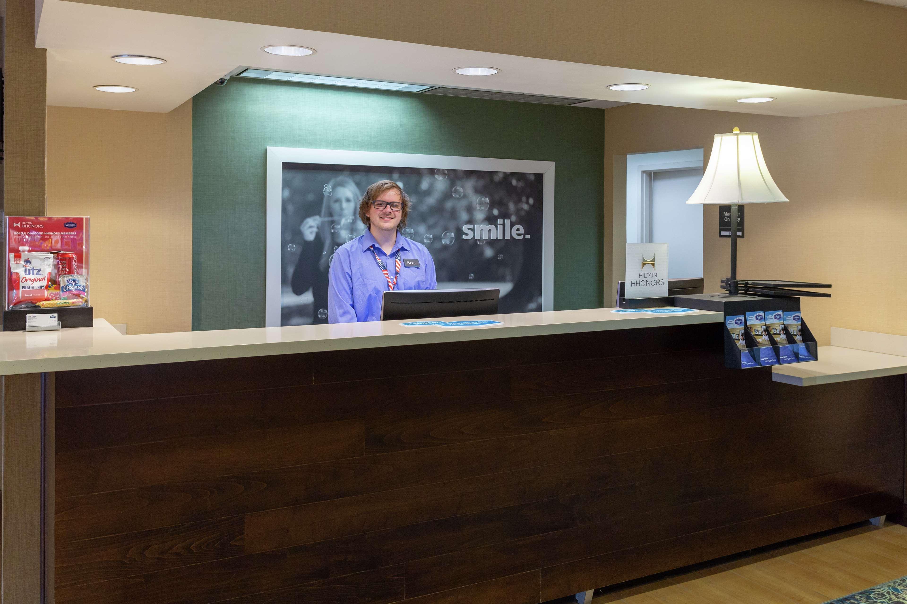 Hampton Inn Bedford Exterior photo