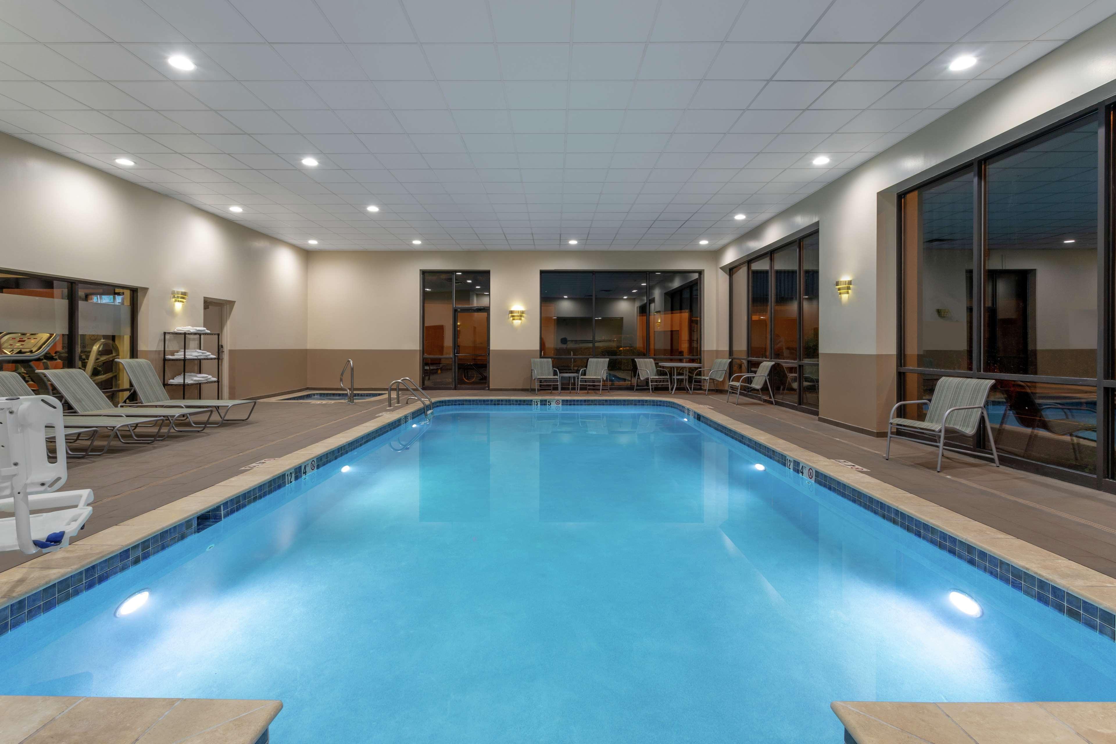 Hampton Inn Bedford Exterior photo