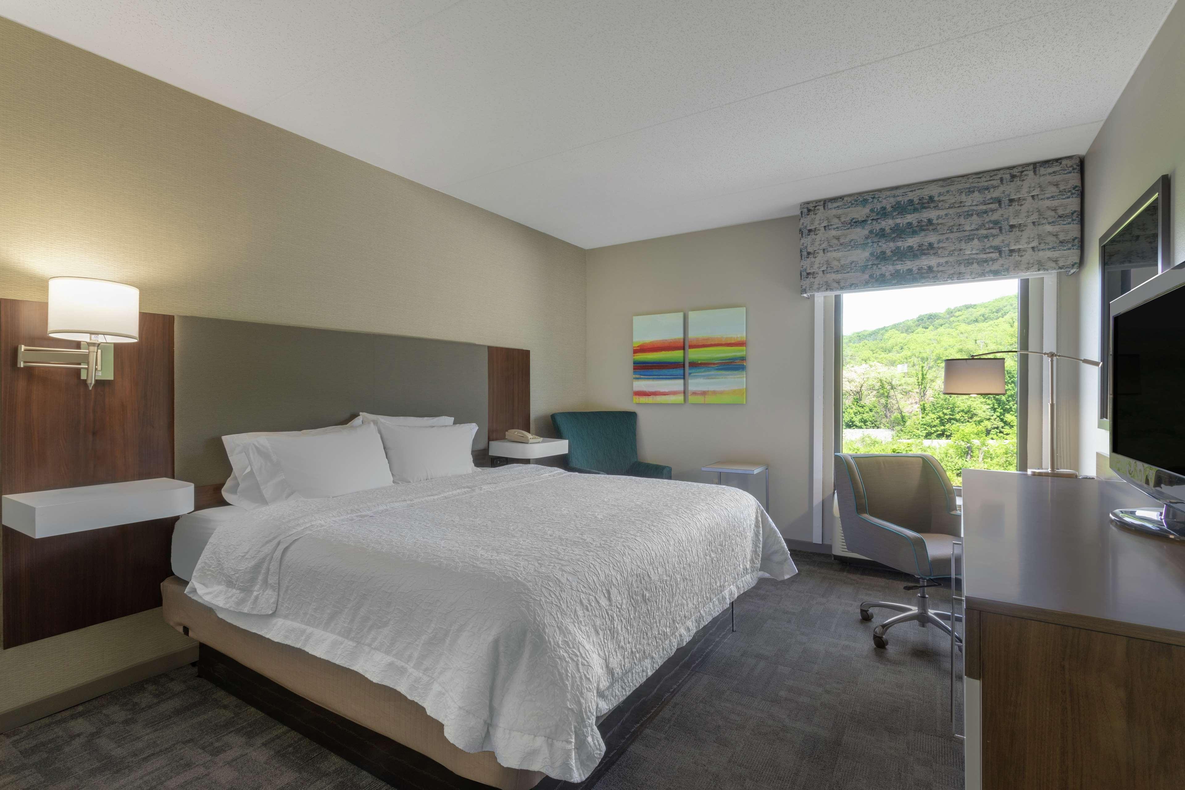 Hampton Inn Bedford Exterior photo
