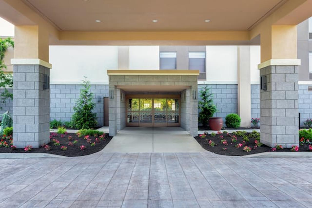 Hampton Inn Bedford Exterior photo