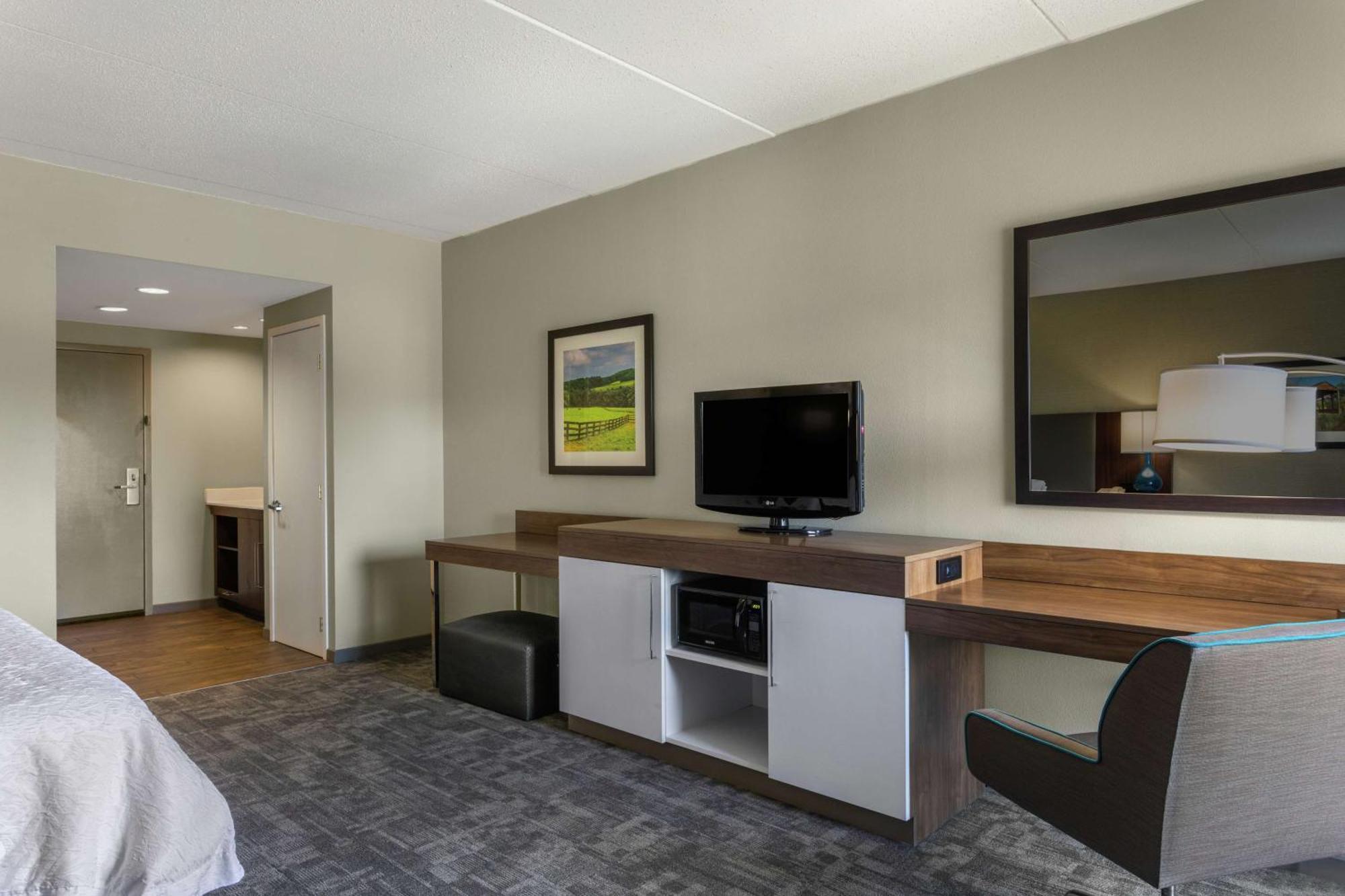 Hampton Inn Bedford Exterior photo
