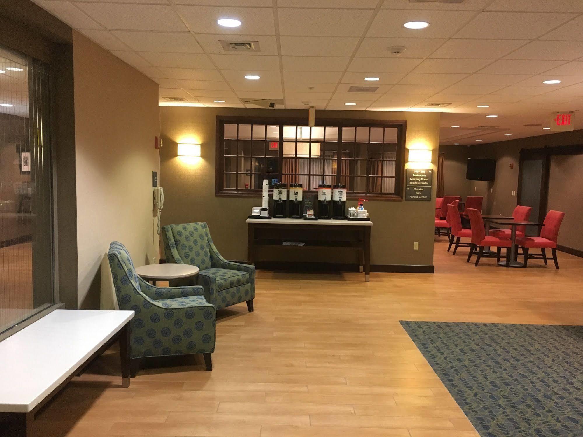 Hampton Inn Bedford Exterior photo