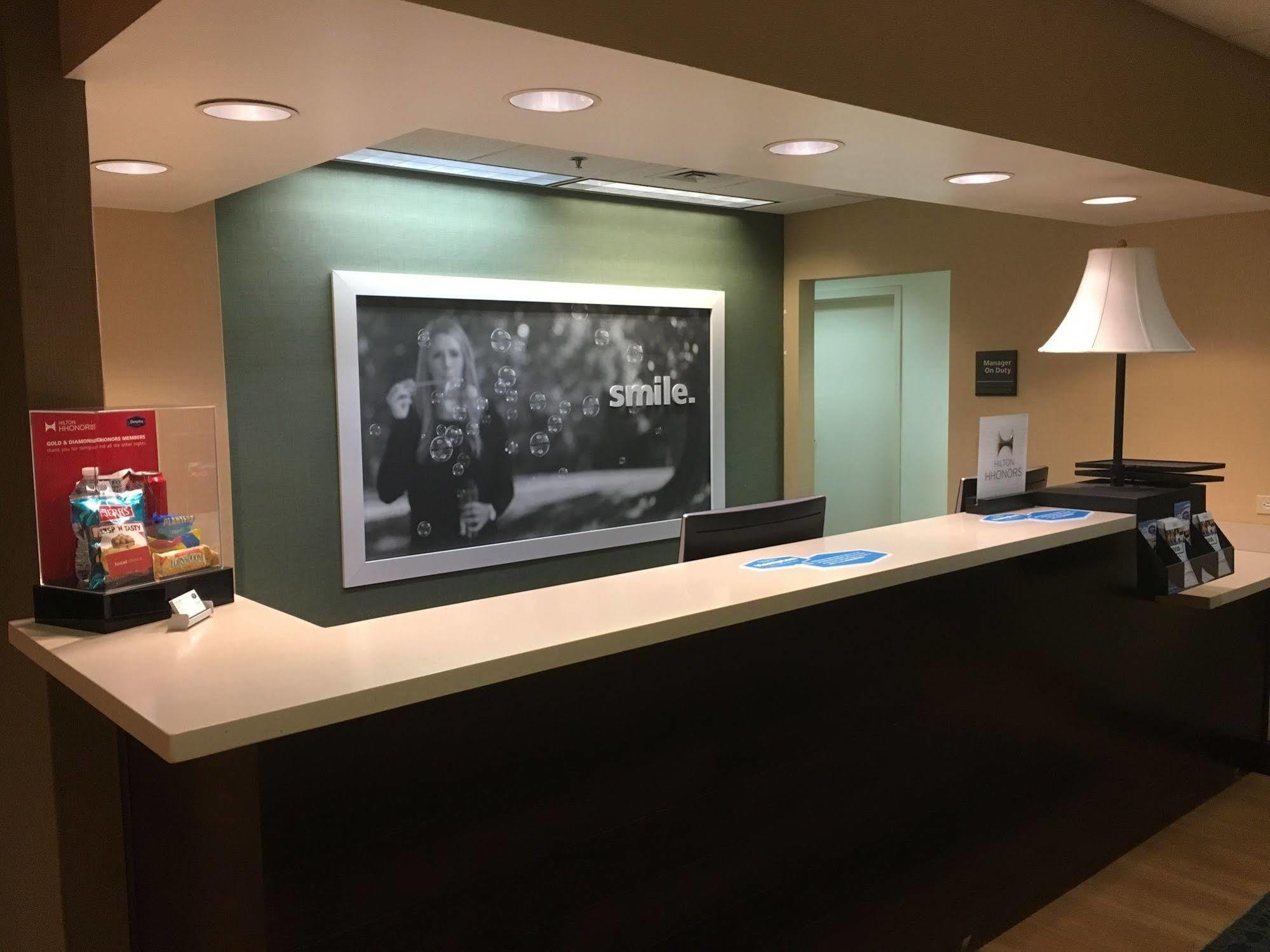 Hampton Inn Bedford Exterior photo