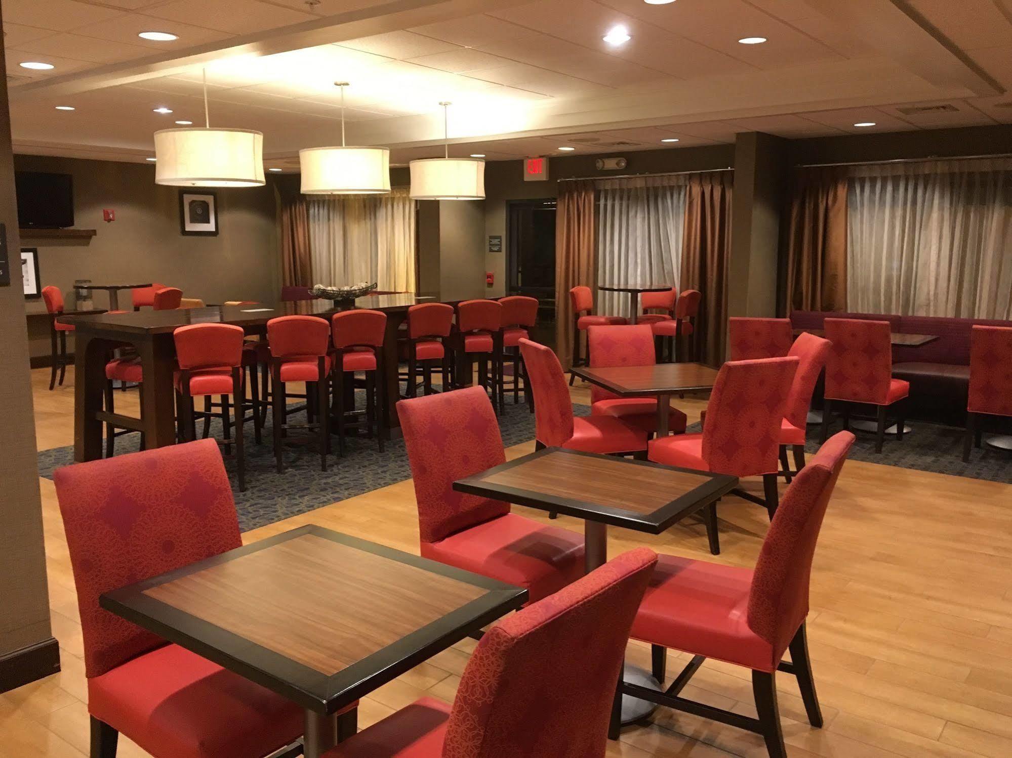 Hampton Inn Bedford Exterior photo