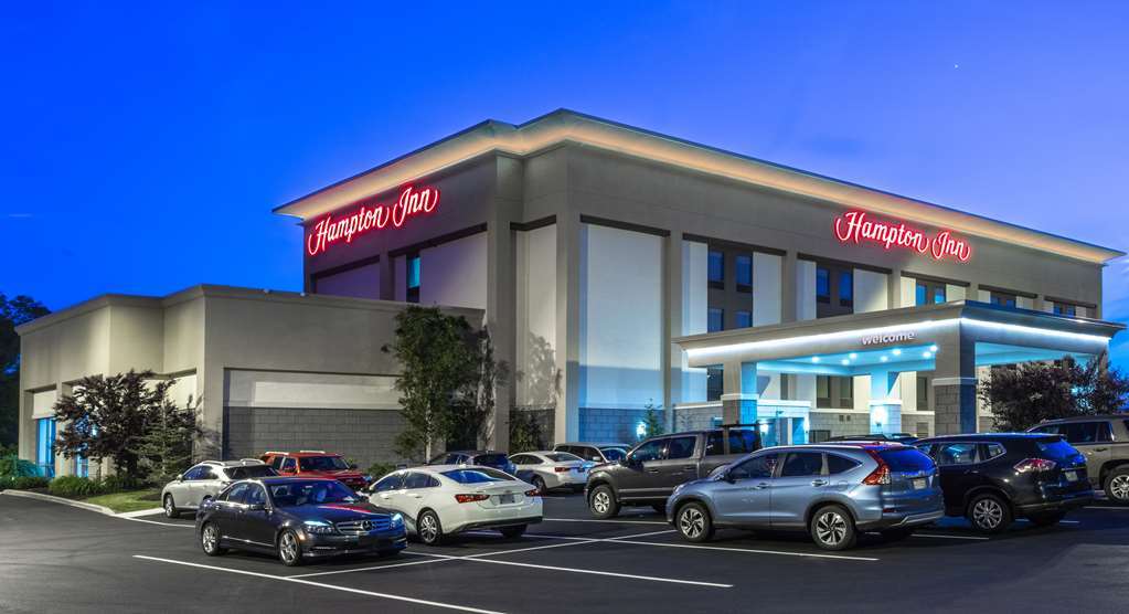Hampton Inn Bedford Exterior photo